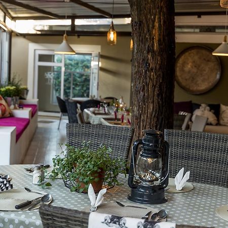 Village Boutique Hotel Otjiwarongo Kültér fotó