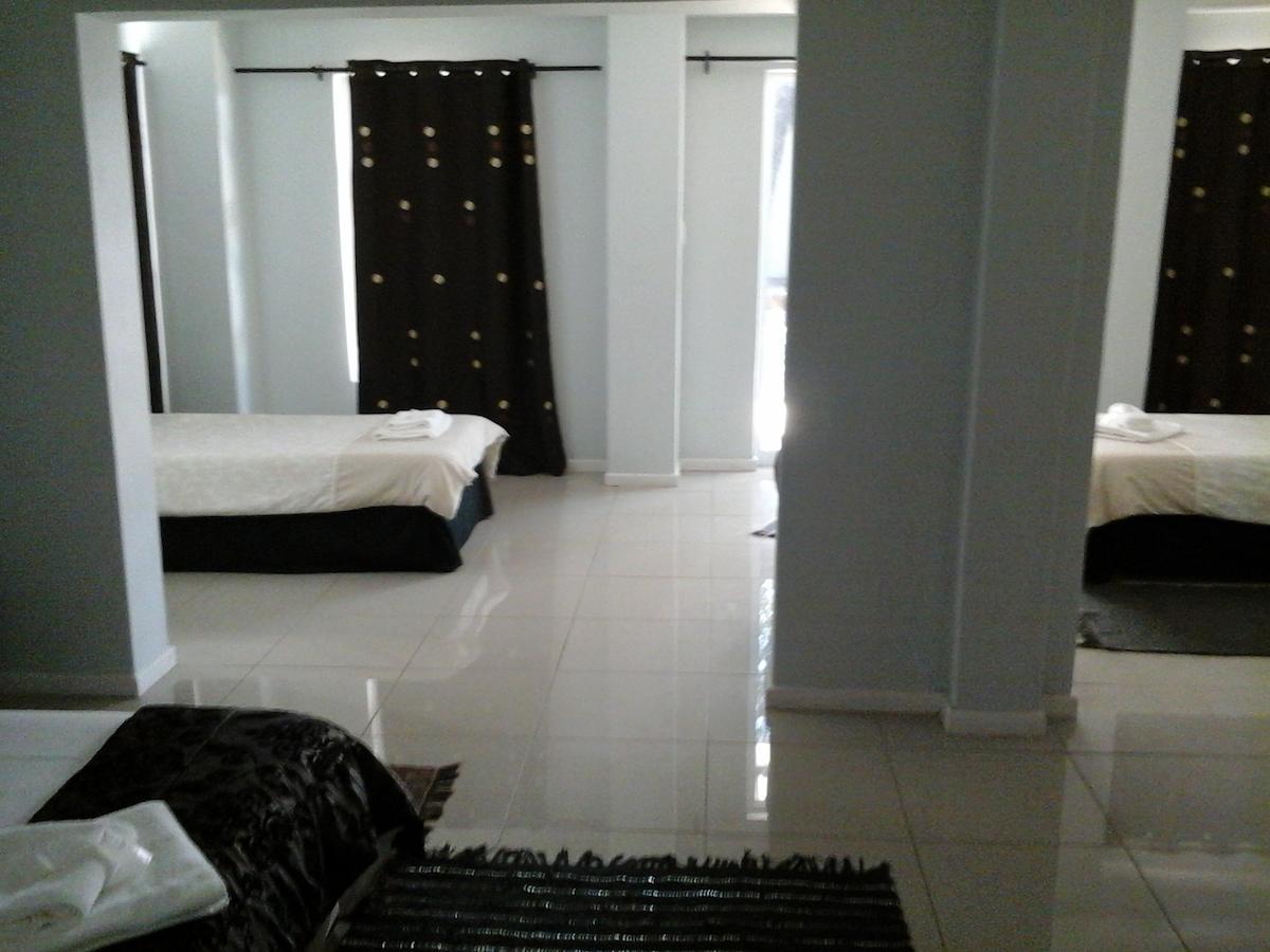 Village Boutique Hotel Otjiwarongo Szoba fotó