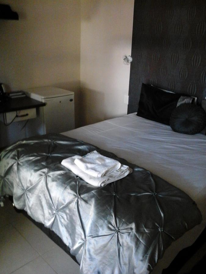Village Boutique Hotel Otjiwarongo Kültér fotó