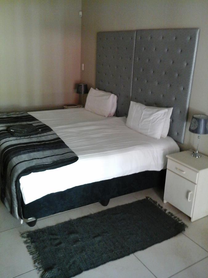 Village Boutique Hotel Otjiwarongo Kültér fotó