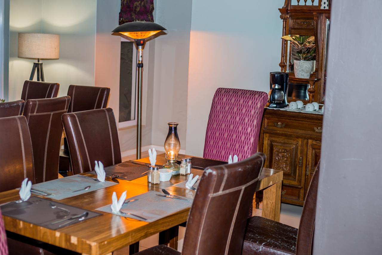Village Boutique Hotel Otjiwarongo Kültér fotó