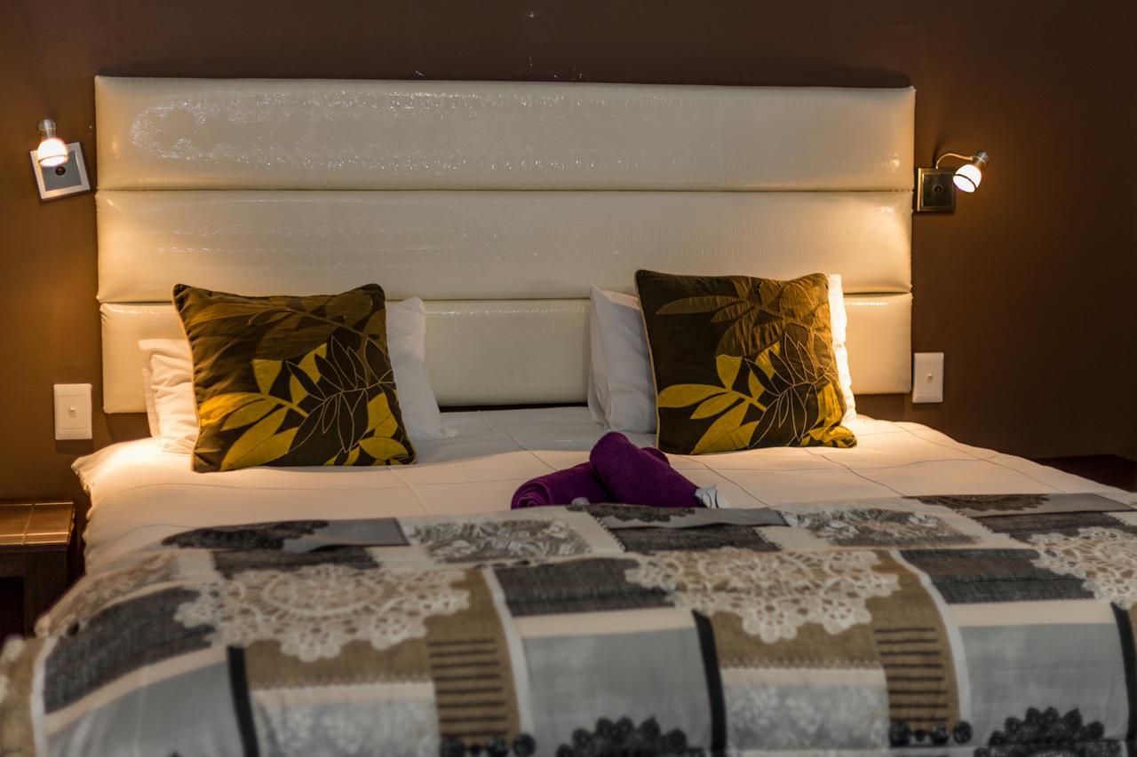 Village Boutique Hotel Otjiwarongo Kültér fotó