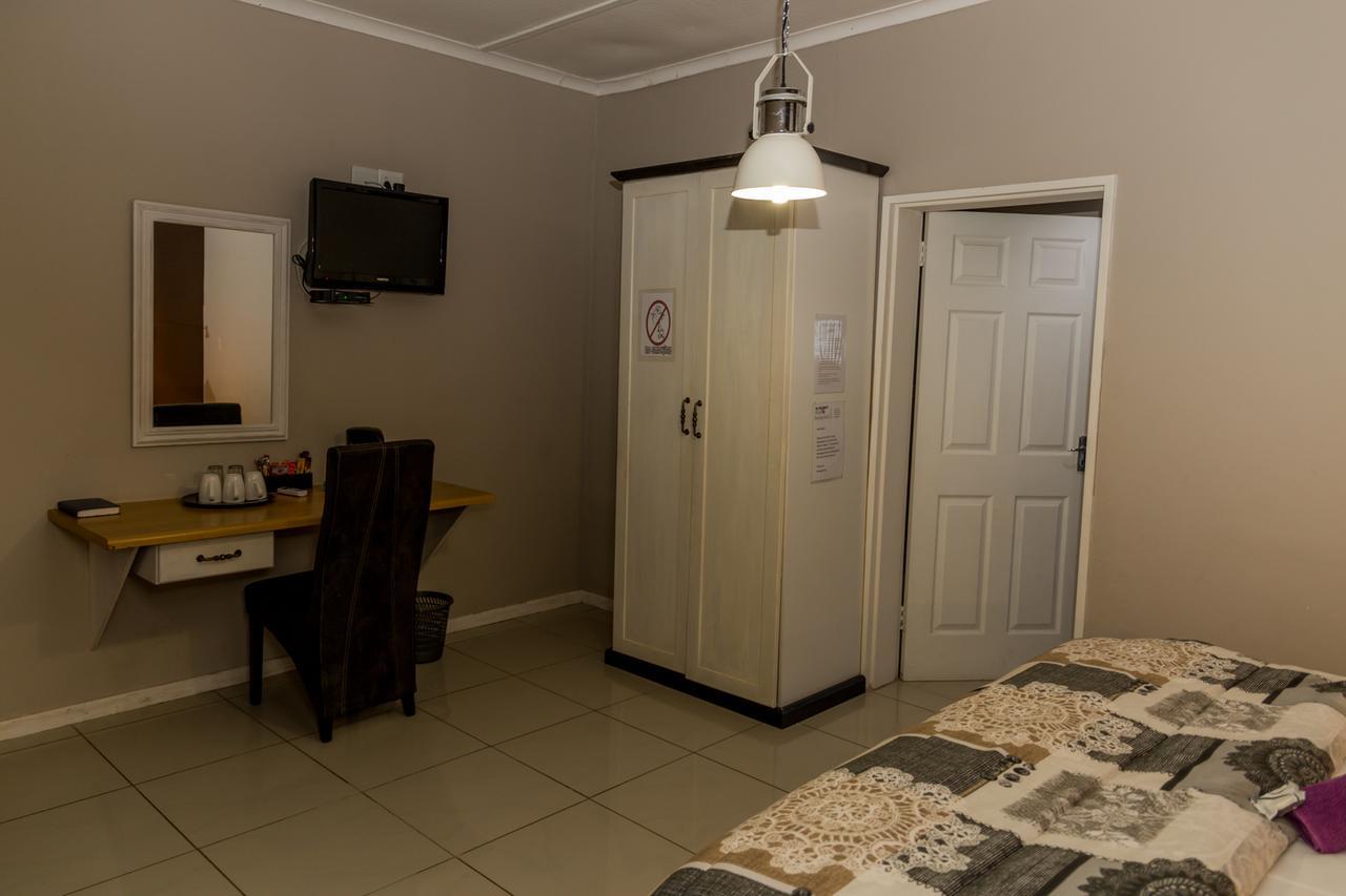 Village Boutique Hotel Otjiwarongo Kültér fotó