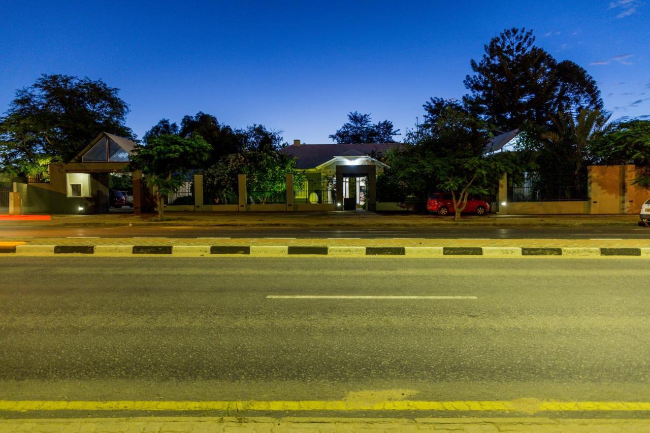 Village Boutique Hotel Otjiwarongo Kültér fotó